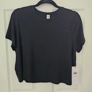 NWT ALO Yoga Cropped All Day Shirt - Size MED